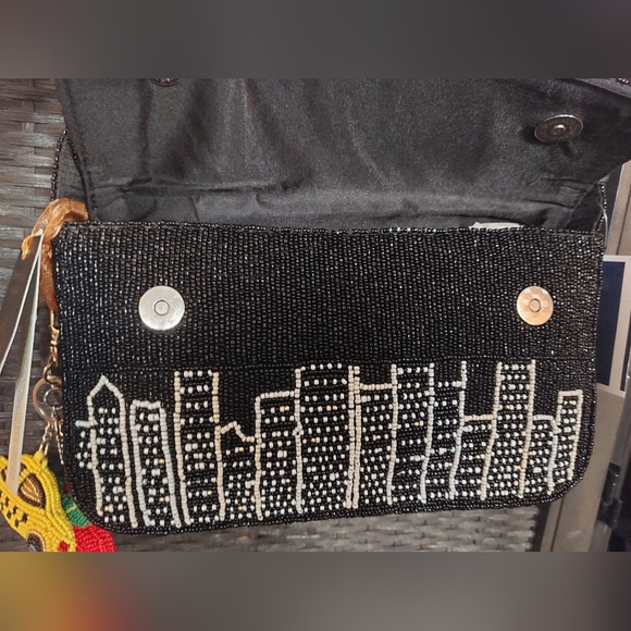 NYC New York City Skyline Beaded Bag With Beaded Taxi Apple Charms NWT Viral - Picture 4 of 5